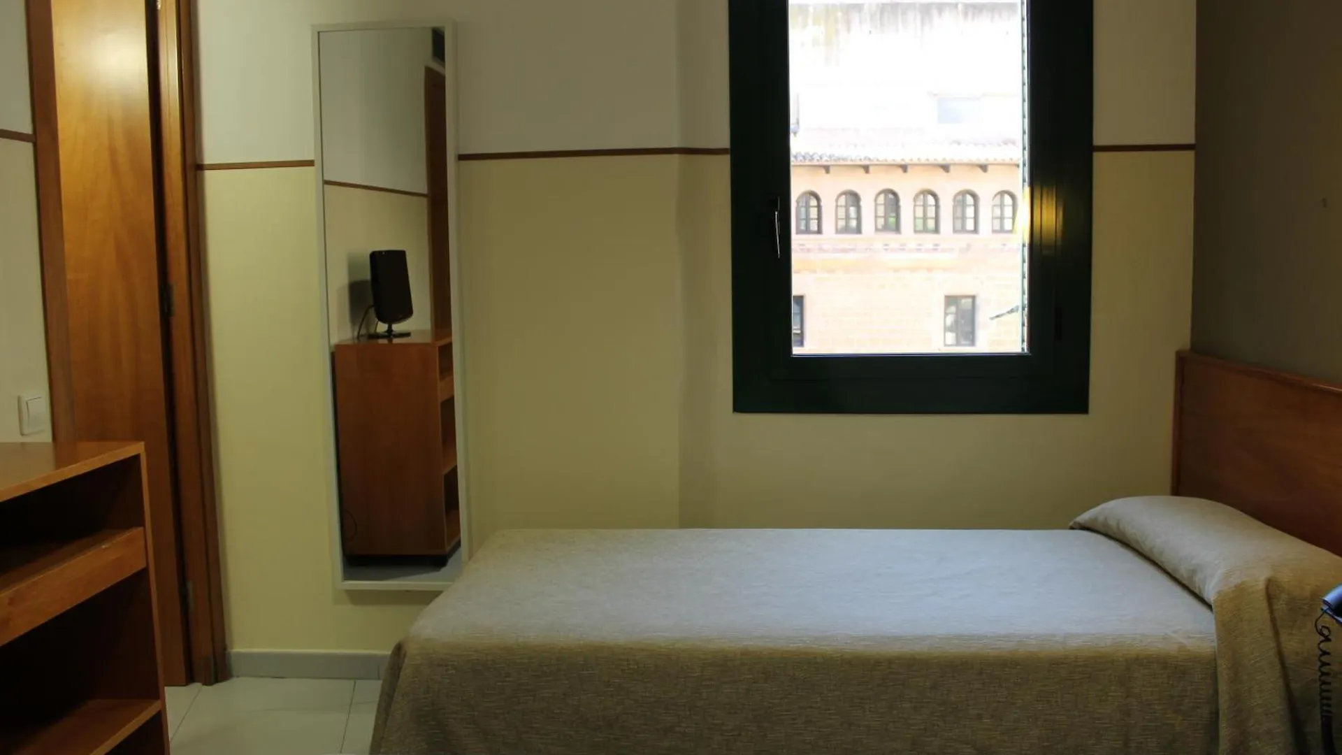 **  El Jardi Hotel Barcelona Spanien
